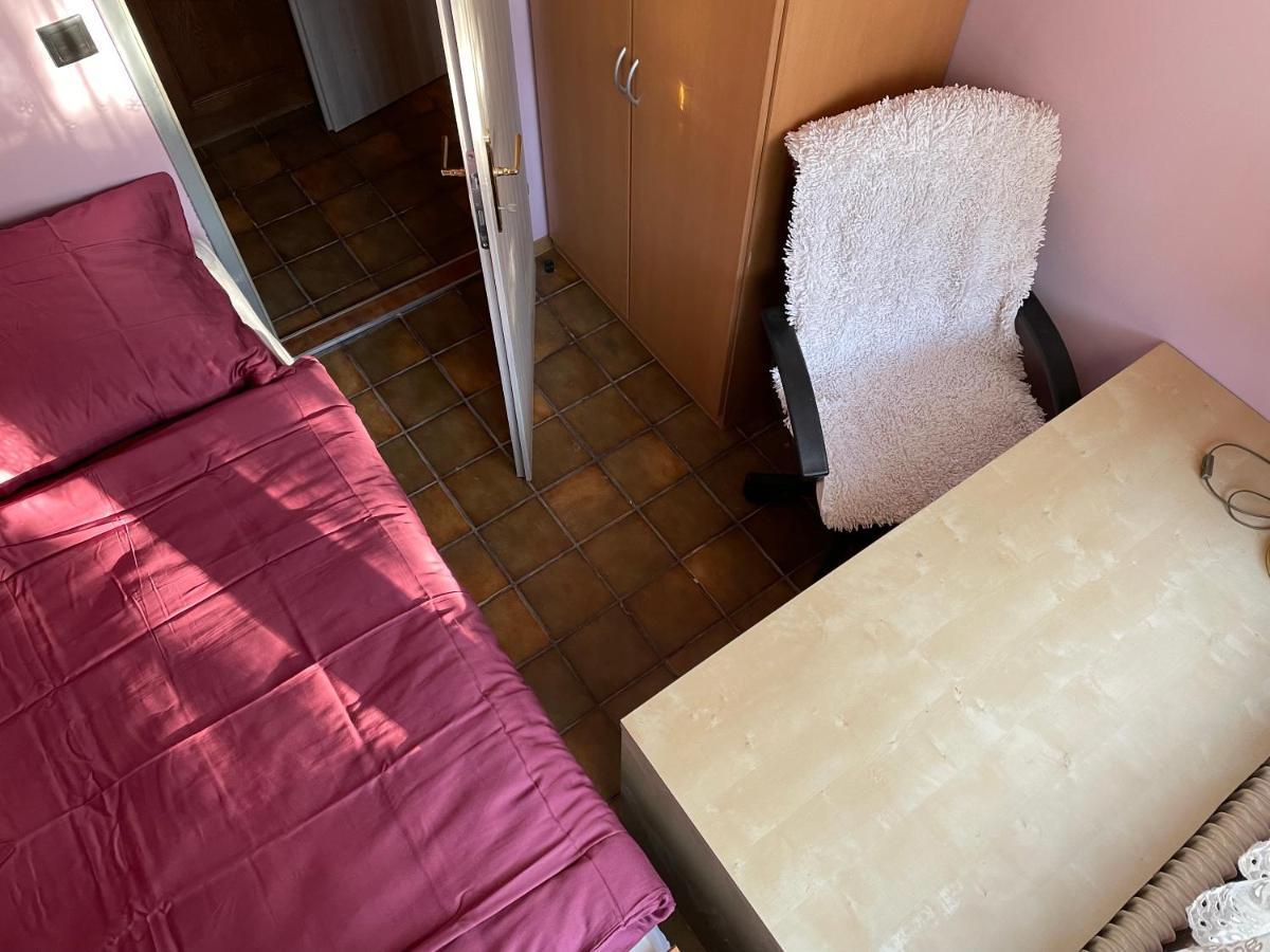 Suburb Hostel プルカースドルフ エクステリア 写真